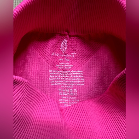 NEW FP Movement Happiness Runs Prajna Hot Pink Ribbed Shorts Size XS/S NWOT - Picture 3 of 4